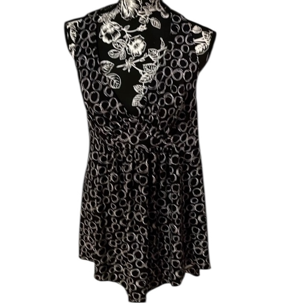 Ruby black & white print halter top asymmetrical hem size XL